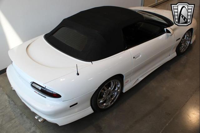 Photo of 2000 Arctic White Chevrolet Camaro