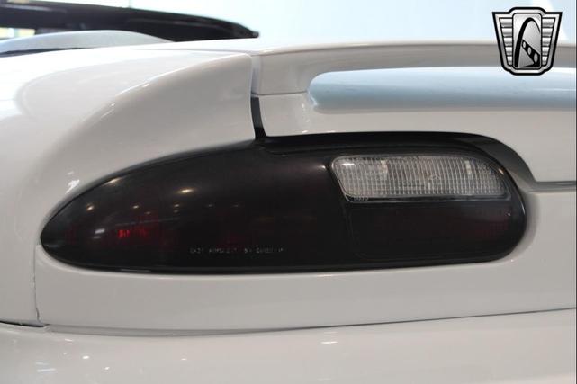 Photo of 2000 Arctic White Chevrolet Camaro