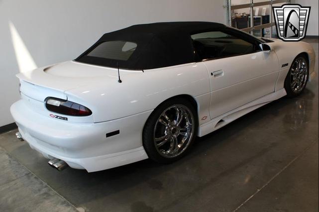 Photo of 2000 Arctic White Chevrolet Camaro