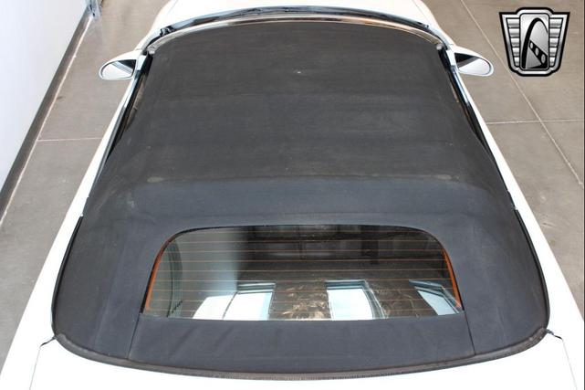 Photo of 2000 Arctic White Chevrolet Camaro
