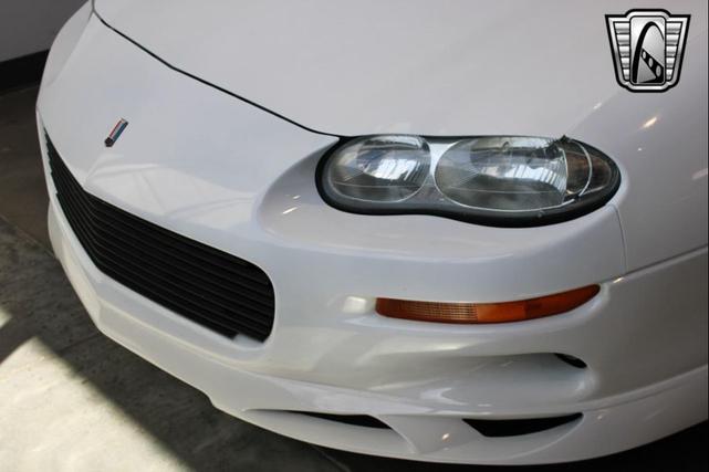 Photo of 2000 Arctic White Chevrolet Camaro