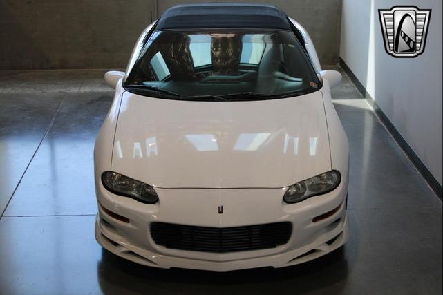 Photo of 2000 Arctic White Chevrolet Camaro