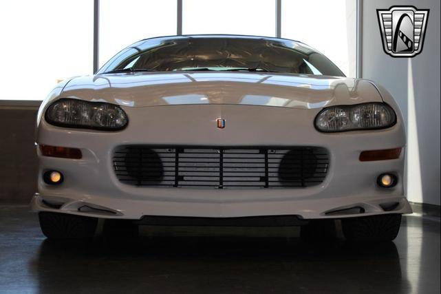 Photo of 2000 Arctic White Chevrolet Camaro