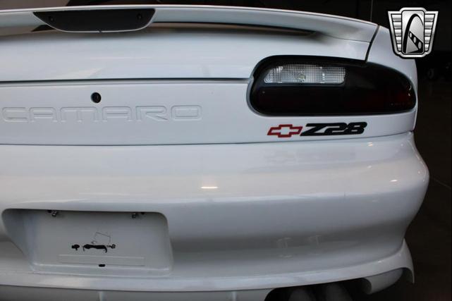 Photo of 2000 Arctic White Chevrolet Camaro