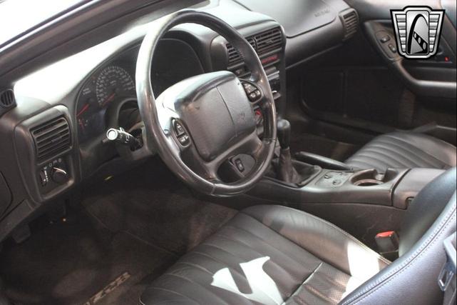 Photo of 2000 Arctic White Chevrolet Camaro