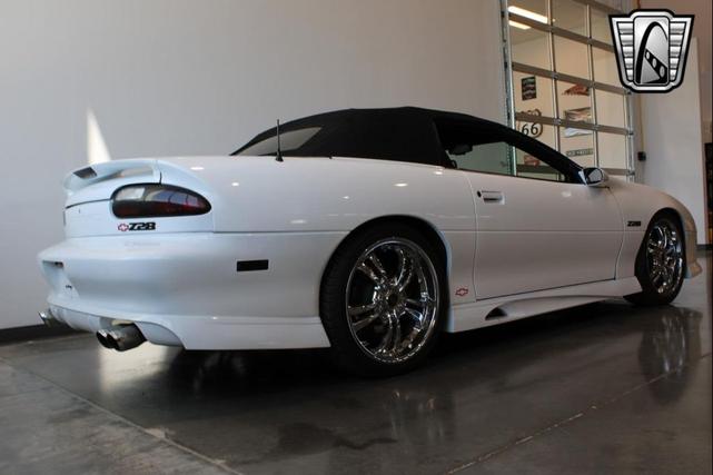 Photo of 2000 Arctic White Chevrolet Camaro