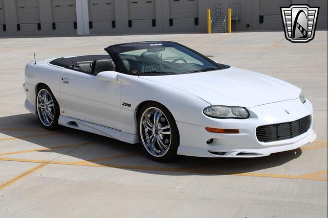 Photo of 2000 Arctic White Chevrolet Camaro