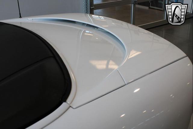 Photo of 2000 Arctic White Chevrolet Camaro