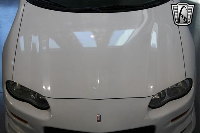 Photo of 2000 Arctic White Chevrolet Camaro