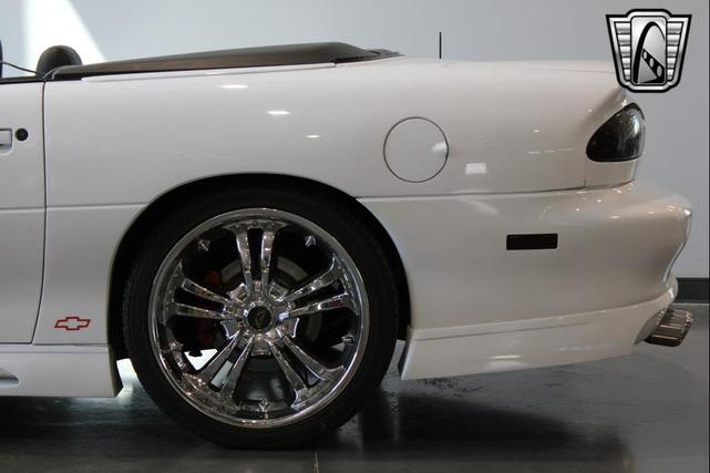Photo of 2000 Arctic White Chevrolet Camaro