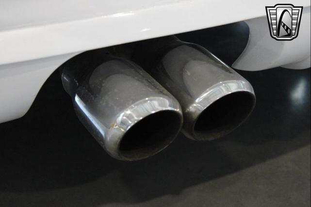 Photo of 2000 Arctic White Chevrolet Camaro