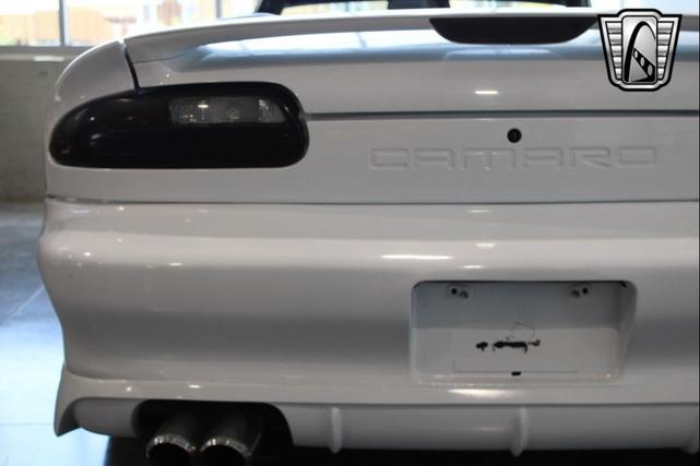 Photo of 2000 Arctic White Chevrolet Camaro