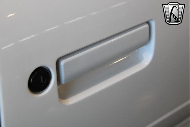 Photo of 2000 Arctic White Chevrolet Camaro