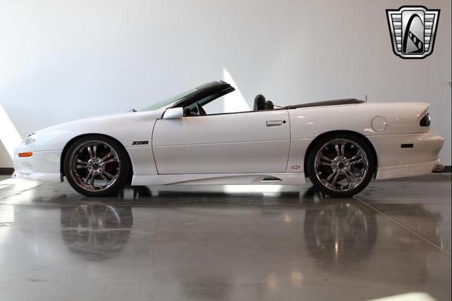 Photo of 2000 Arctic White Chevrolet Camaro