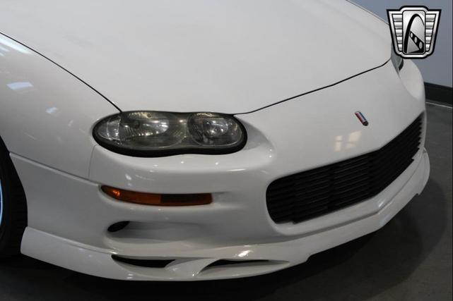 Photo of 2000 Arctic White Chevrolet Camaro