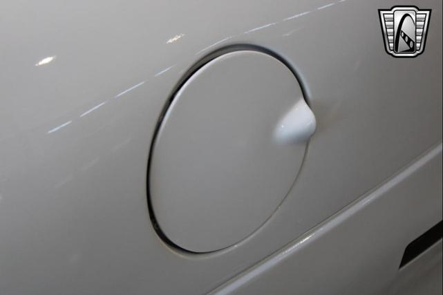 Photo of 2000 Arctic White Chevrolet Camaro