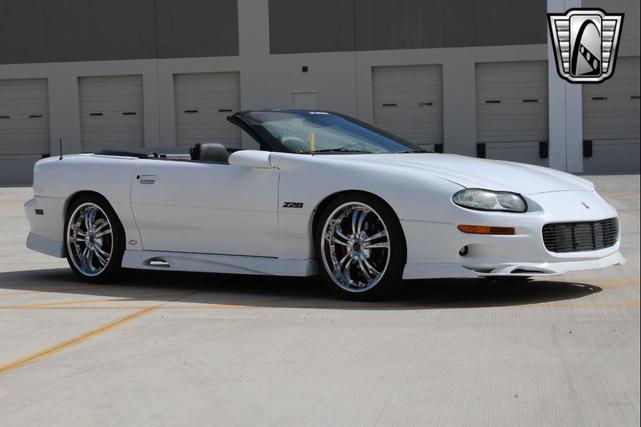 Photo of 2000 Arctic White Chevrolet Camaro