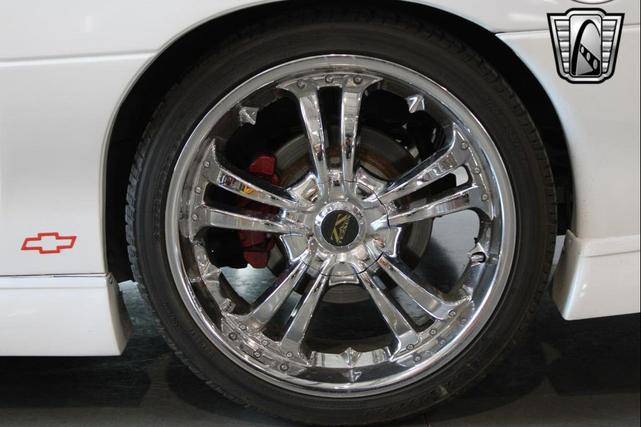 Photo of 2000 Arctic White Chevrolet Camaro