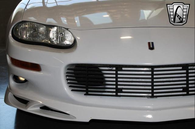 Photo of 2000 Arctic White Chevrolet Camaro