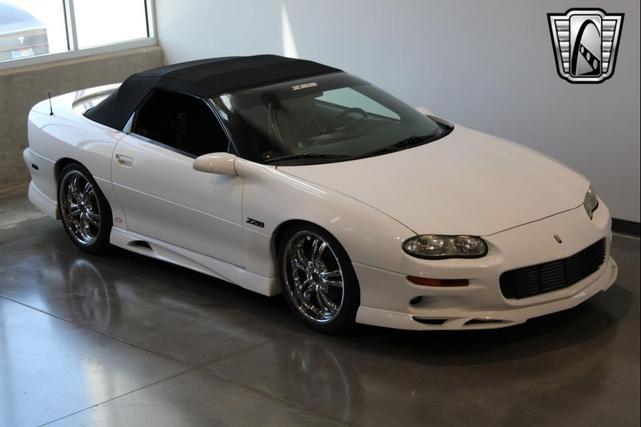 Photo of 2000 Arctic White Chevrolet Camaro