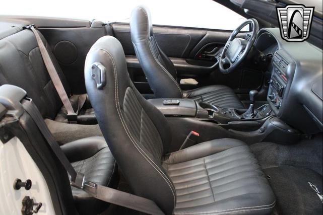 Photo of 2000 Arctic White Chevrolet Camaro