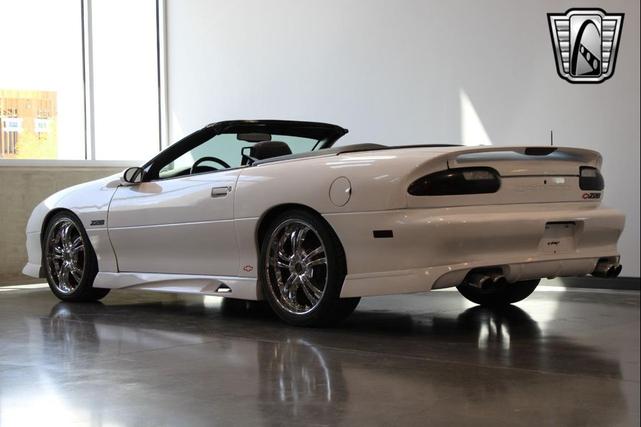Photo of 2000 Arctic White Chevrolet Camaro