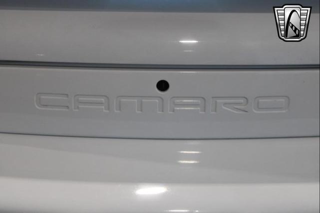 Photo of 2000 Arctic White Chevrolet Camaro