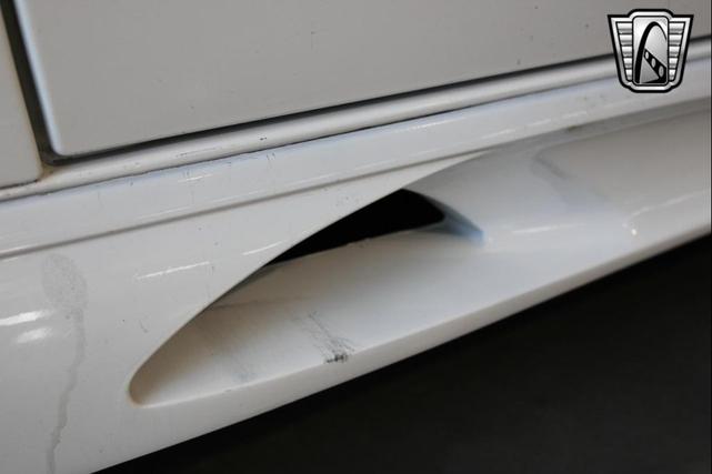 Photo of 2000 Arctic White Chevrolet Camaro