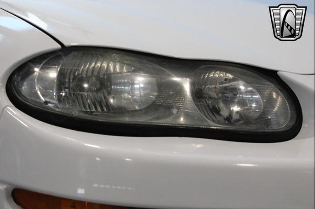 Photo of 2000 Arctic White Chevrolet Camaro
