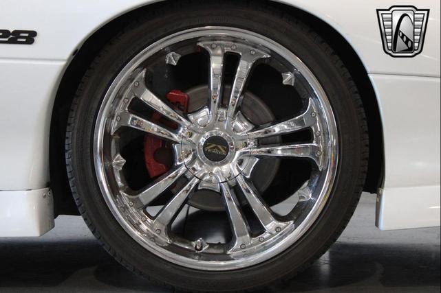 Photo of 2000 Arctic White Chevrolet Camaro