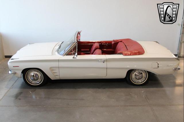 Photo of 1962 White Pontiac Tempest