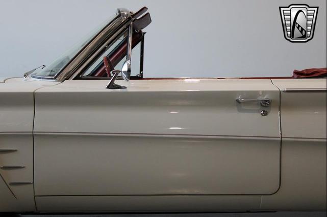 Photo of 1962 White Pontiac Tempest