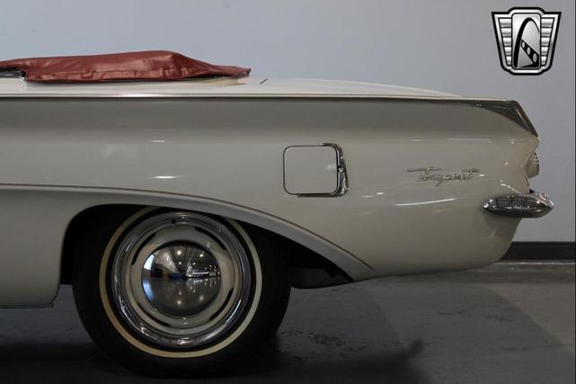 Photo of 1962 White Pontiac Tempest