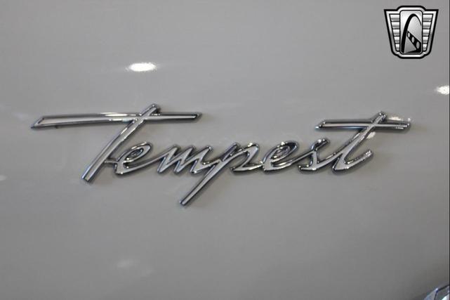 Photo of 1962 White Pontiac Tempest