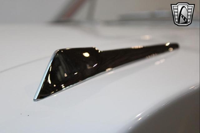 Photo of 1962 White Pontiac Tempest