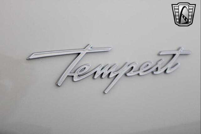Photo of 1962 White Pontiac Tempest