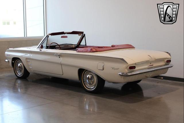 Photo of 1962 White Pontiac Tempest
