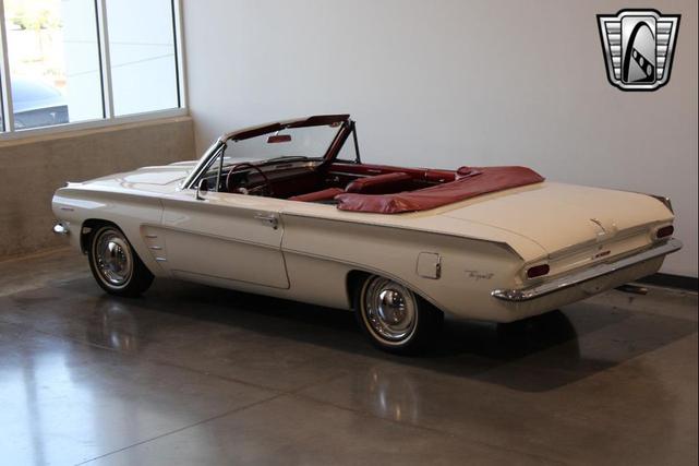 Photo of 1962 White Pontiac Tempest