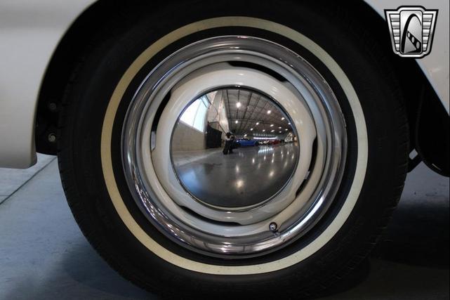 Photo of 1962 White Pontiac Tempest