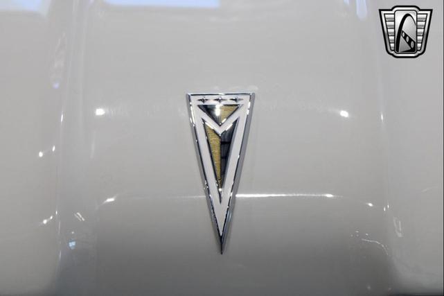 Photo of 1962 White Pontiac Tempest