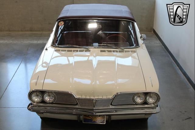 Photo of 1962 White Pontiac Tempest