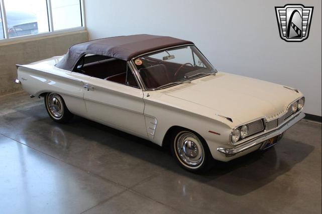 Photo of 1962 White Pontiac Tempest