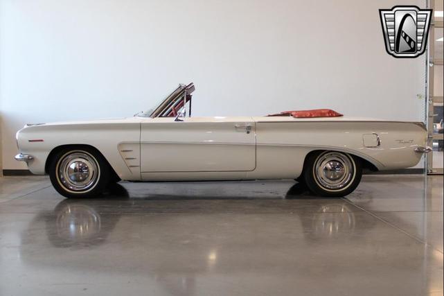 Photo of 1962 White Pontiac Tempest