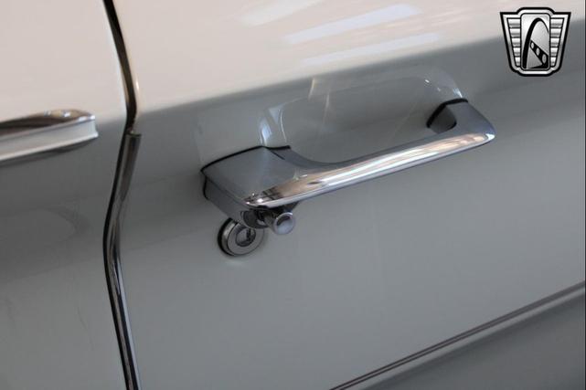 Photo of 1962 White Pontiac Tempest