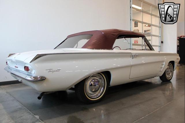 Photo of 1962 White Pontiac Tempest
