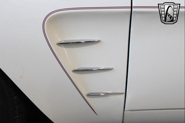 Photo of 1962 White Pontiac Tempest