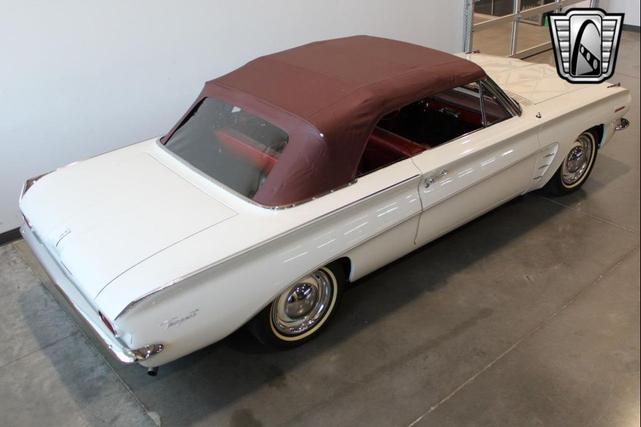 Photo of 1962 White Pontiac Tempest