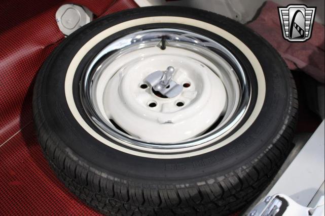 Photo of 1962 White Pontiac Tempest