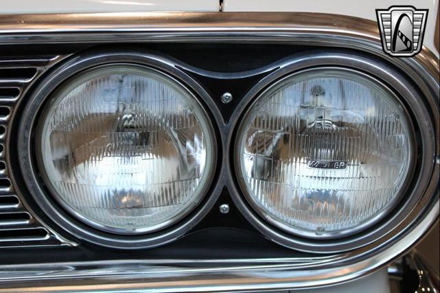 Photo of 1962 White Pontiac Tempest