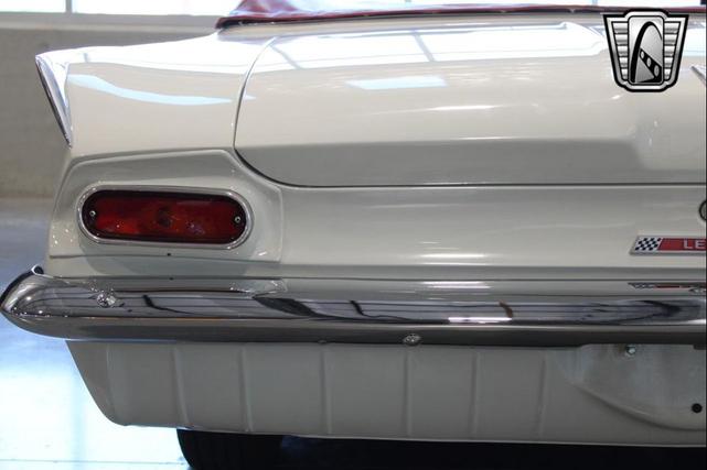 Photo of 1962 White Pontiac Tempest